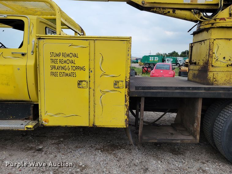 image for item DM2427 1987 Chevrolet C6500  bucket truck