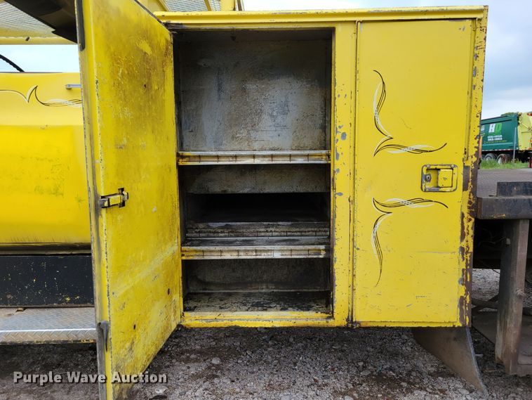 image for item DM2427 1987 Chevrolet C6500  bucket truck