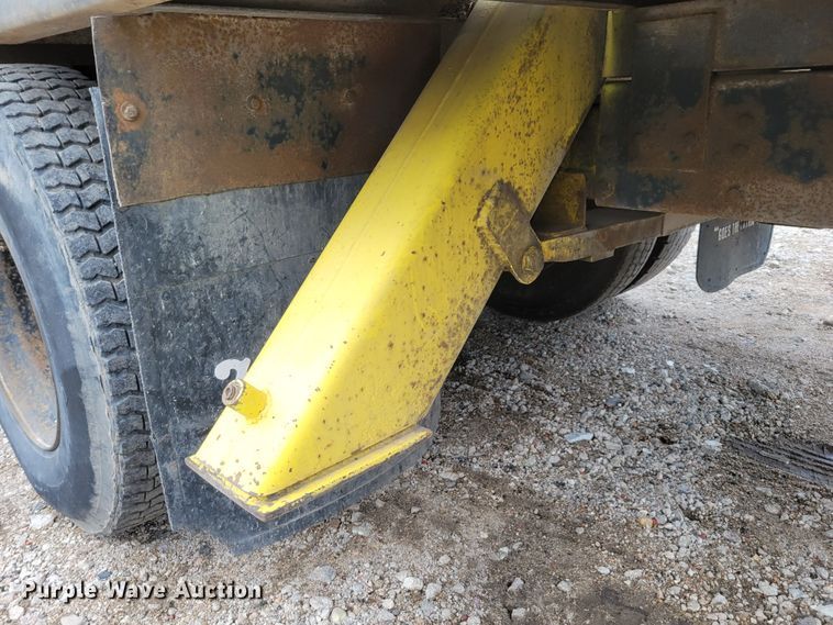 image for item DM2427 1987 Chevrolet C6500  bucket truck