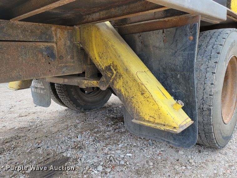 image for item DM2427 1987 Chevrolet C6500  bucket truck