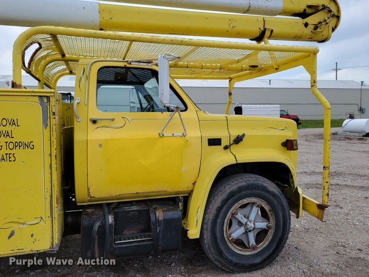 image for item DM2427 1987 Chevrolet C6500  bucket truck