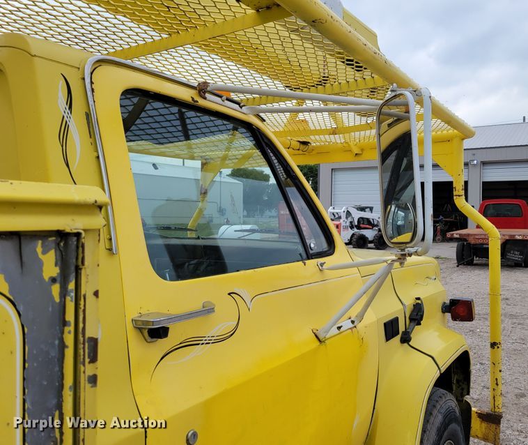 image for item DM2427 1987 Chevrolet C6500  bucket truck