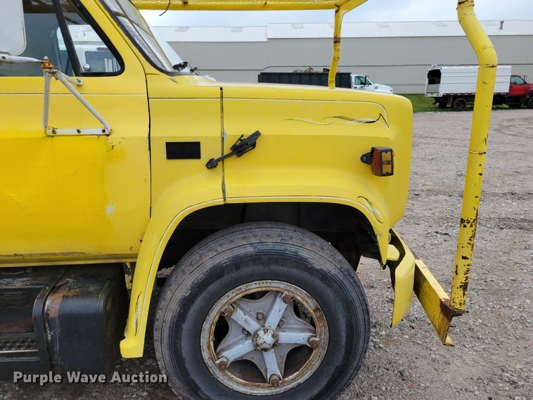 image for item DM2427 1987 Chevrolet C6500  bucket truck