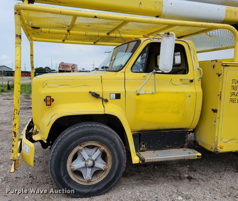 image for item DM2427 1987 Chevrolet C6500  bucket truck