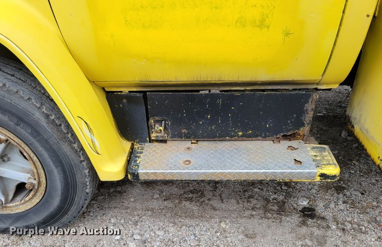 image for item DM2427 1987 Chevrolet C6500  bucket truck