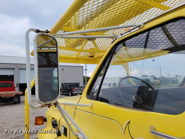 image for item DM2427 1987 Chevrolet C6500  bucket truck