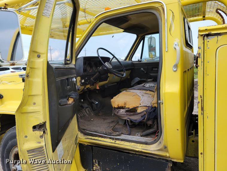 image for item DM2427 1987 Chevrolet C6500  bucket truck