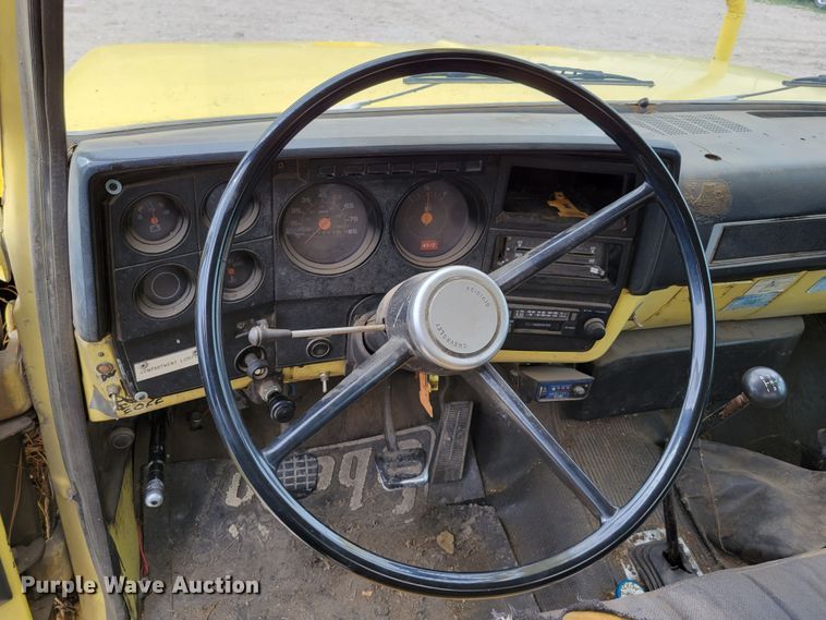 image for item DM2427 1987 Chevrolet C6500  bucket truck