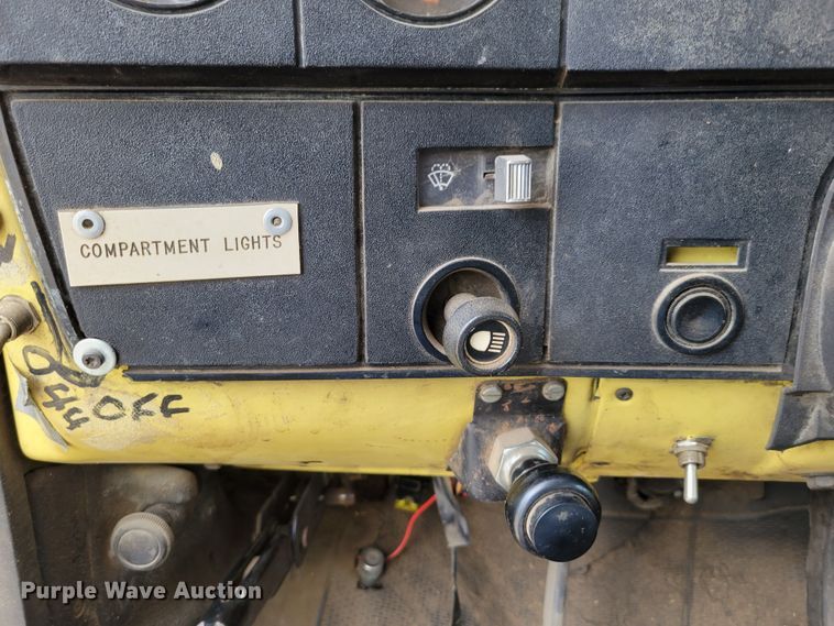 image for item DM2427 1987 Chevrolet C6500  bucket truck