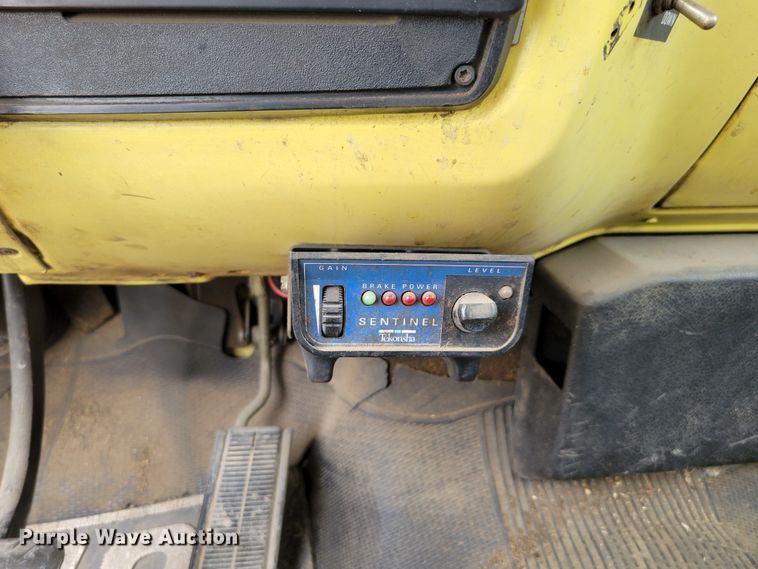 image for item DM2427 1987 Chevrolet C6500  bucket truck