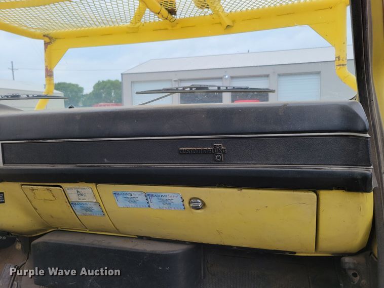 image for item DM2427 1987 Chevrolet C6500  bucket truck