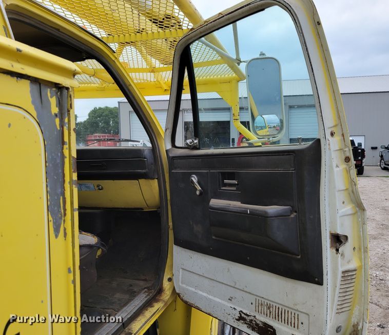 image for item DM2427 1987 Chevrolet C6500  bucket truck