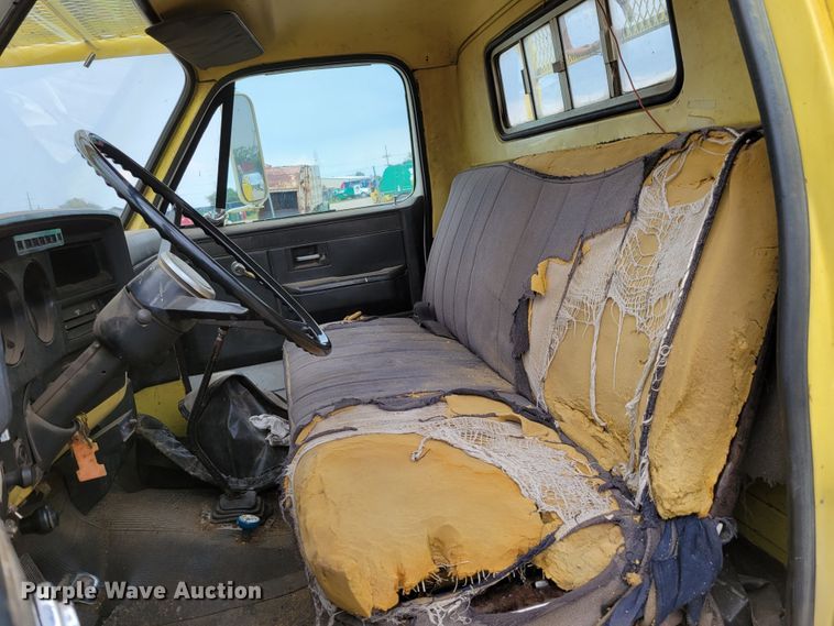 image for item DM2427 1987 Chevrolet C6500  bucket truck