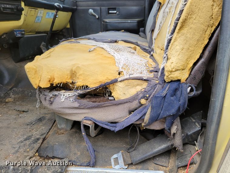 image for item DM2427 1987 Chevrolet C6500  bucket truck