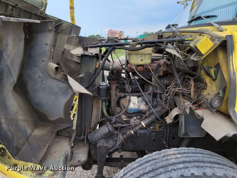 image for item DM2427 1987 Chevrolet C6500  bucket truck