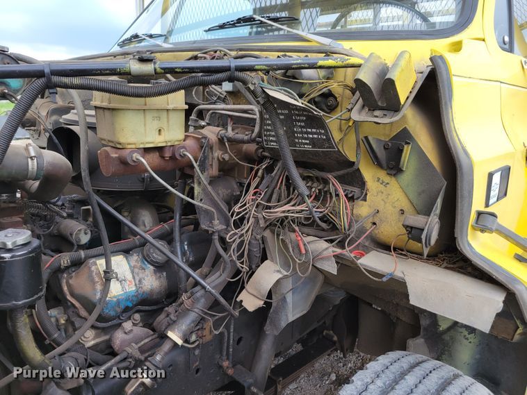 image for item DM2427 1987 Chevrolet C6500  bucket truck