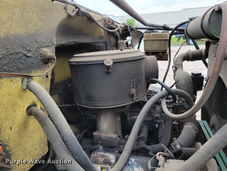 image for item DM2427 1987 Chevrolet C6500  bucket truck