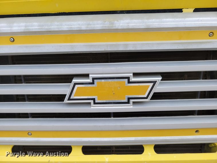 image for item DM2427 1987 Chevrolet C6500  bucket truck