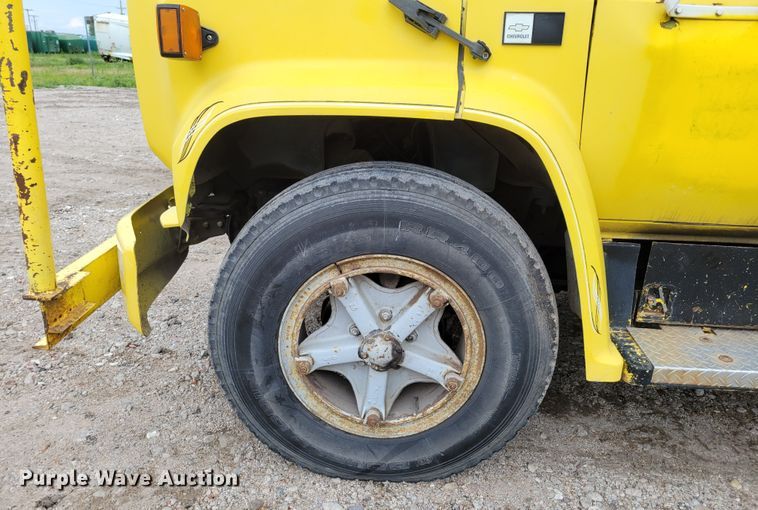 image for item DM2427 1987 Chevrolet C6500  bucket truck