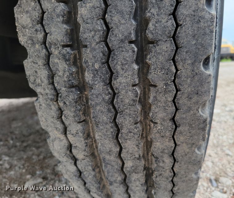 image for item DM2427 1987 Chevrolet C6500  bucket truck