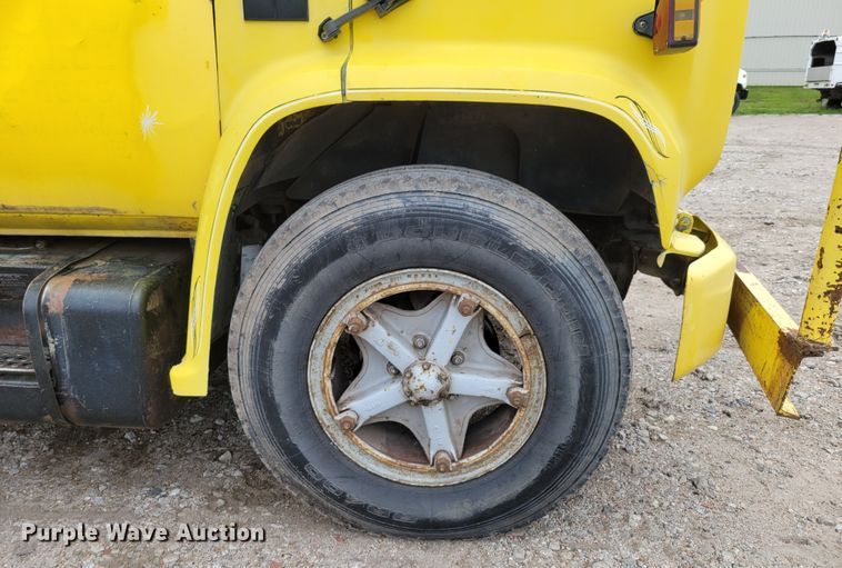 image for item DM2427 1987 Chevrolet C6500  bucket truck