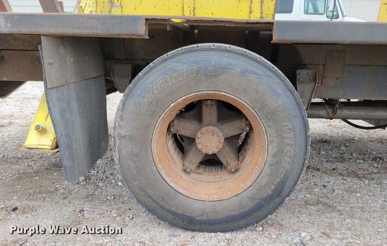 image for item DM2427 1987 Chevrolet C6500  bucket truck