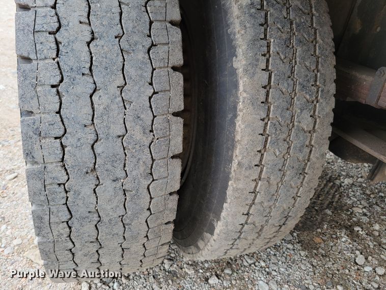 image for item DM2427 1987 Chevrolet C6500  bucket truck