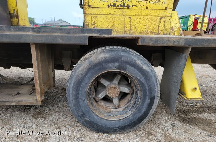 image for item DM2427 1987 Chevrolet C6500  bucket truck