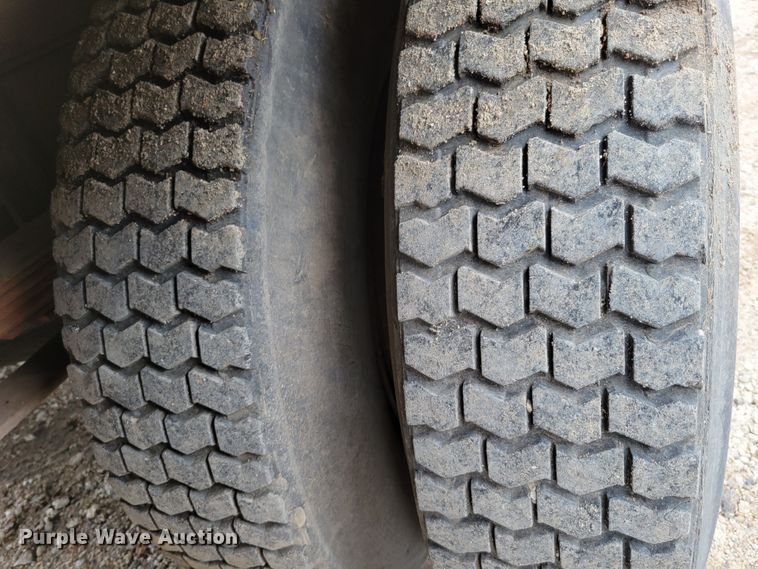 image for item DM2427 1987 Chevrolet C6500  bucket truck