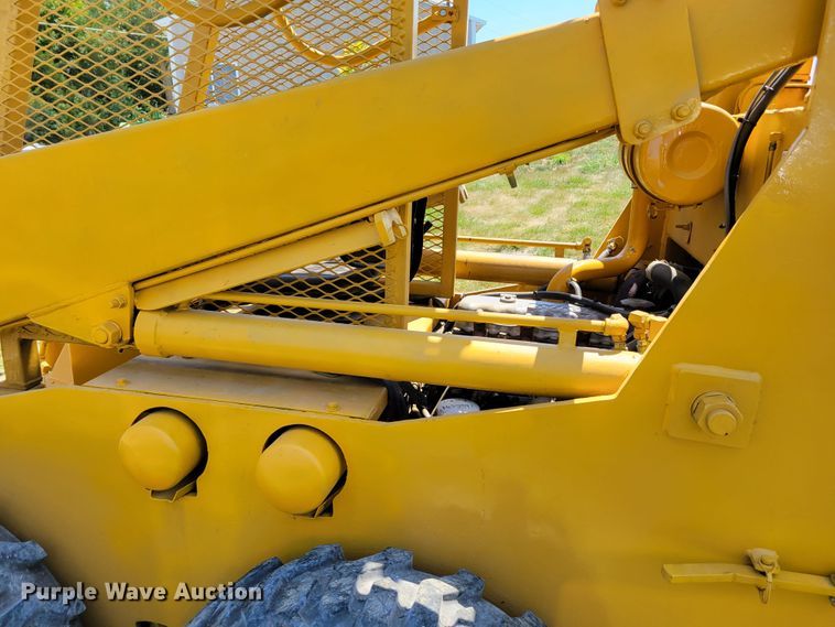 image for item DM2448 Hydra-mac 20C  skid steer loader