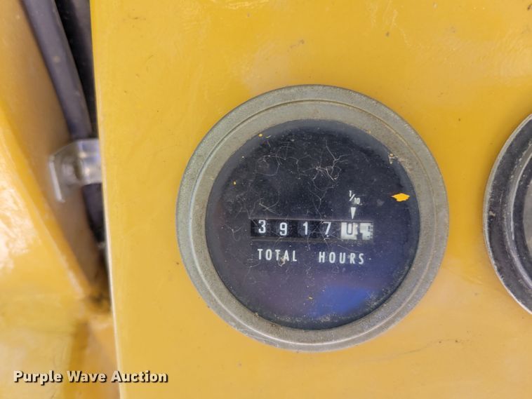 image for item DM2448 Hydra-mac 20C  skid steer loader