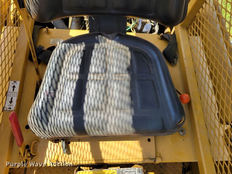 image for item DM2448 Hydra-mac 20C  skid steer loader