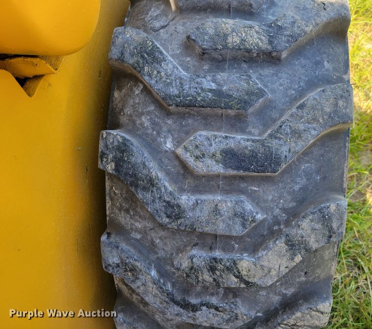 image for item DM2448 Hydra-mac 20C  skid steer loader