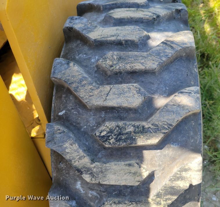 image for item DM2448 Hydra-mac 20C  skid steer loader