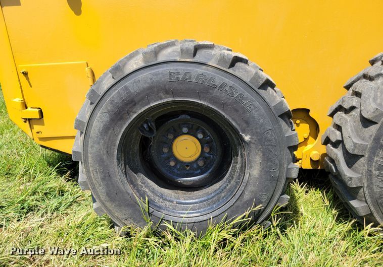 image for item DM2448 Hydra-mac 20C  skid steer loader