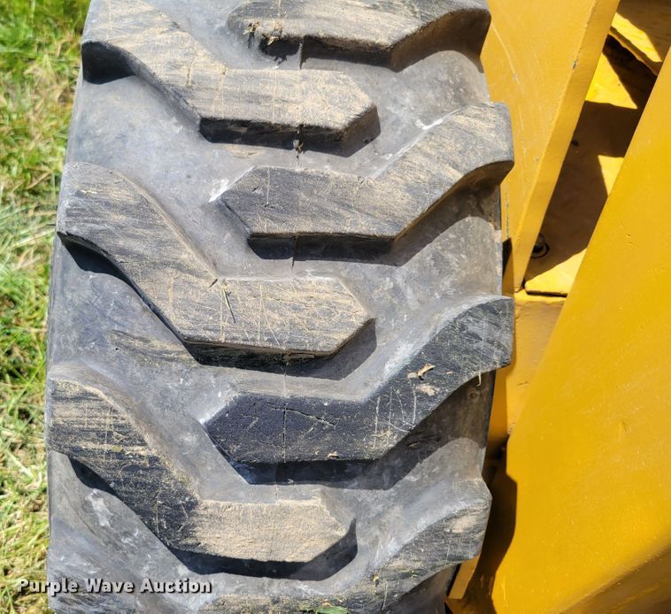 image for item DM2448 Hydra-mac 20C  skid steer loader