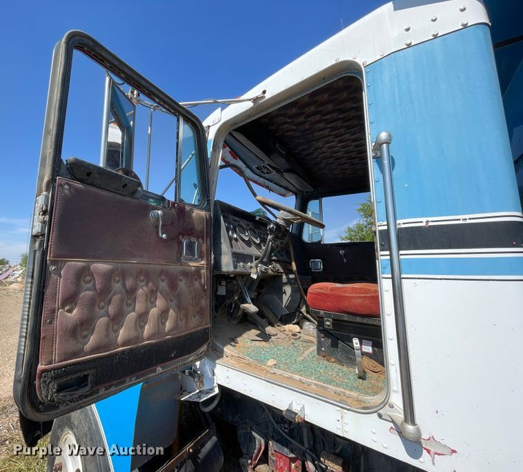 image for item DN5036 1989 Kenworth T660  dump truck