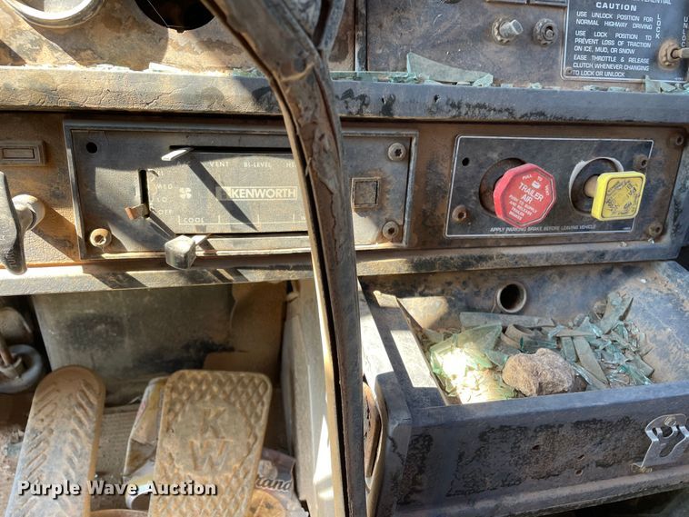 image for item DN5036 1989 Kenworth T660  dump truck