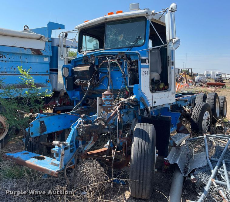 image for item DN5037 1988 Kenworth T800  truck cab and chassis