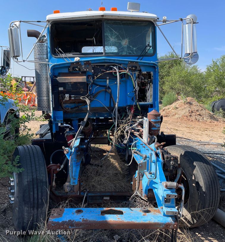 image for item DN5037 1988 Kenworth T800  truck cab and chassis