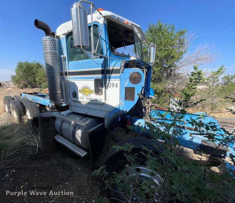 image for item DN5037 1988 Kenworth T800  truck cab and chassis