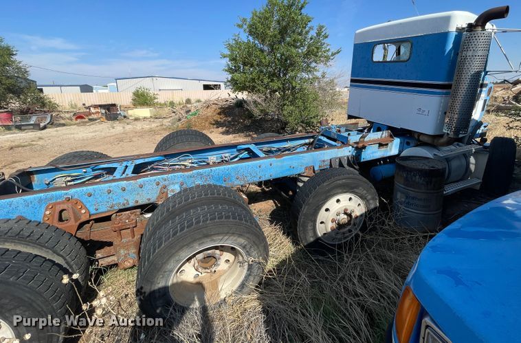 image for item DN5037 1988 Kenworth T800  truck cab and chassis