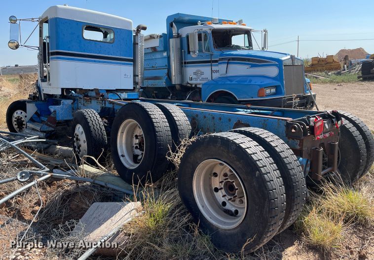 image for item DN5037 1988 Kenworth T800  truck cab and chassis