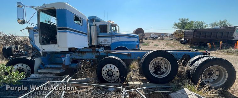 image for item DN5037 1988 Kenworth T800  truck cab and chassis