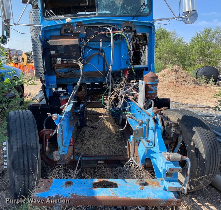 image for item DN5037 1988 Kenworth T800  truck cab and chassis