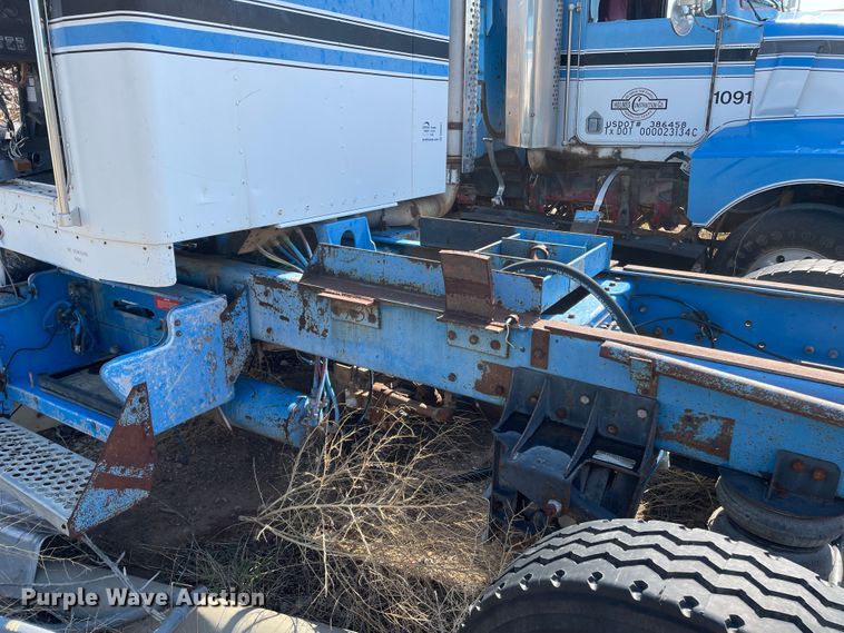 image for item DN5037 1988 Kenworth T800  truck cab and chassis