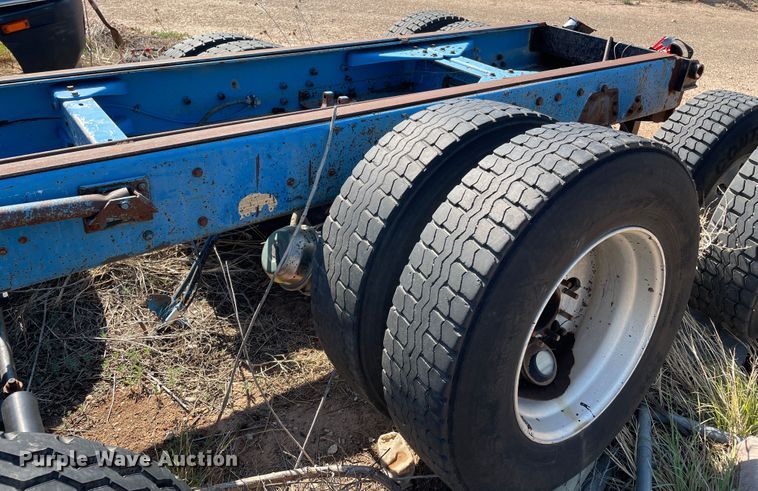 image for item DN5037 1988 Kenworth T800  truck cab and chassis