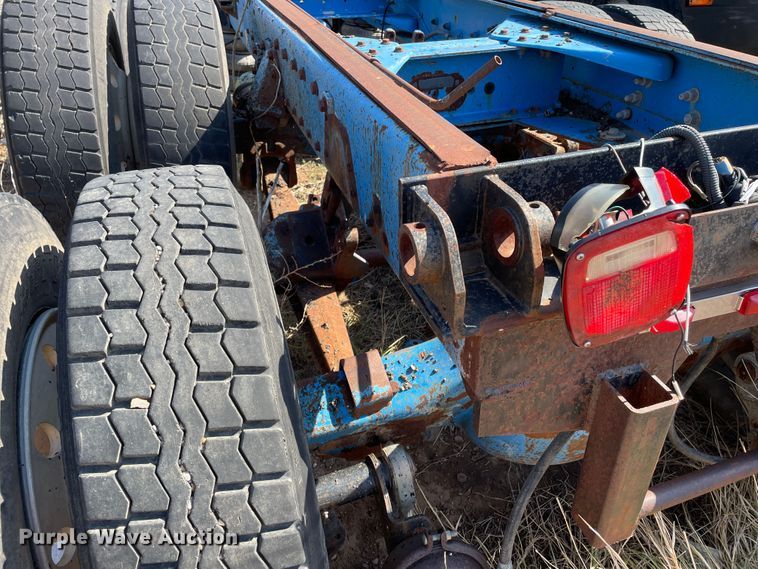 image for item DN5037 1988 Kenworth T800  truck cab and chassis