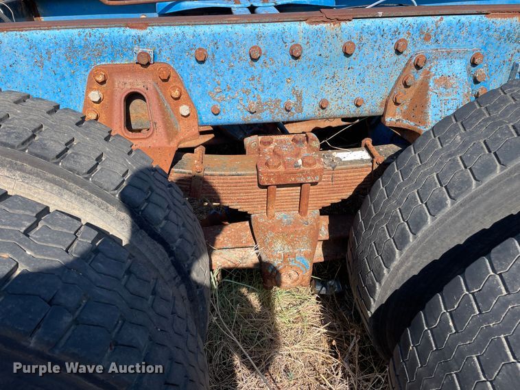 image for item DN5037 1988 Kenworth T800  truck cab and chassis