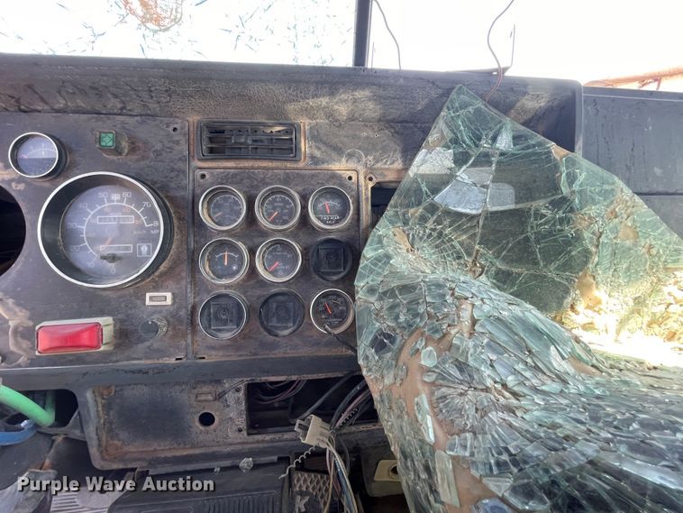 image for item DN5037 1988 Kenworth T800  truck cab and chassis